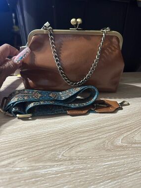 Classic Brown  Kiss-Lock Shoulder Bag with Detachable Patterned Strap